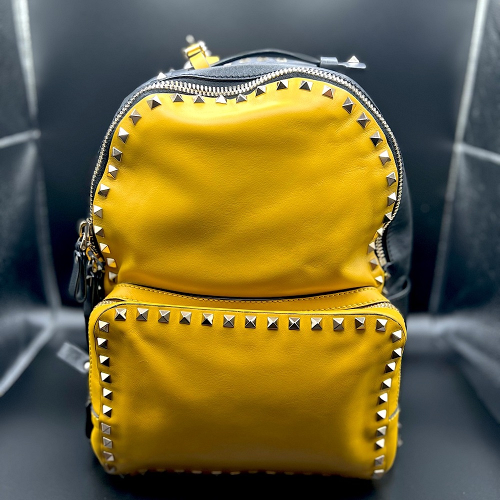 One of a kind!! VALENTINO GARAVANI Rockstud Leather Backpack
